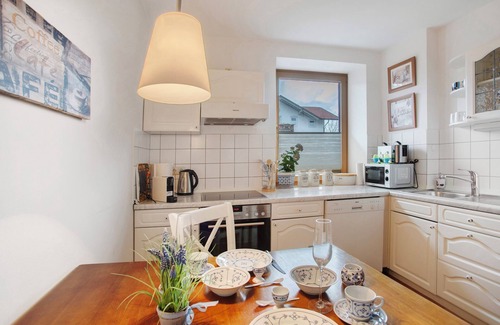 Rottach Apartment | Apartment 'Niekerken' with Mountain View, Shared Garden and Wi-Fi
