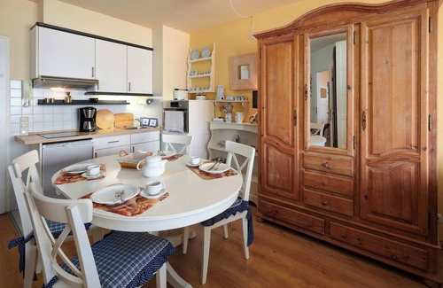 Laboe Apartment | Apartment no. 14 with balcony in the apartment house Strandhotel Laboe