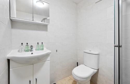 Cathays Apartment | Apartment Nr City Centre & Park For up to 6
