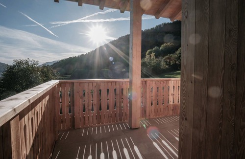 Velturno Apartment | Apartment 'Oberhemberger Hof Zwoaer' with Mountain View, Shared Terrace and Wi-Fi