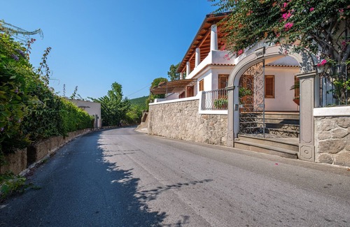 Canneto Apartment | Apartment 'Oleandro' with Private Terrace and Wi-Fi