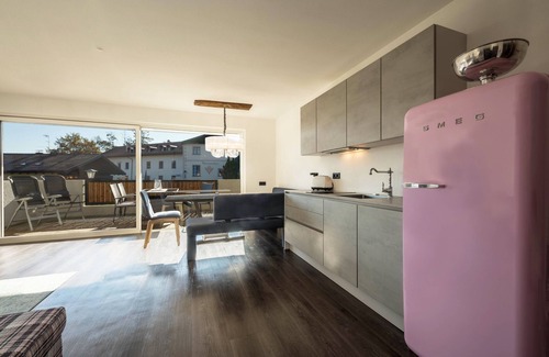 Tesimo Apartment | Apartment "Oma luisa - Schlosserhaus 31" with Balcony, Mountain View & Wi-Fi