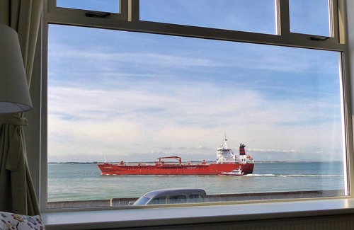 Vlissingen Apartment | Apartment on the Boulevard with sea view, located in the city center
