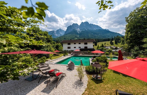 Obergrainau Apartment | Apartment 'One Bedroom -303' with Mountain View, Shared Pool and Wi-Fi