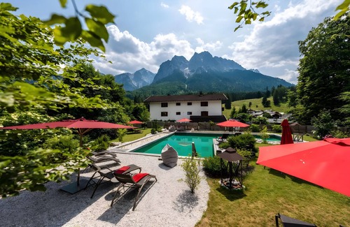 Obergrainau Apartment | Apartment 'One Bedroom - 304' with Mountain View, Shared Pool and Wi-Fi