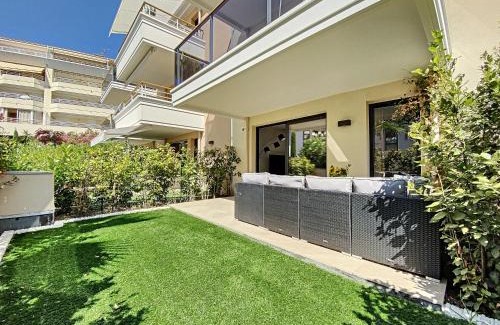 Pointe Croisette Apartment | Apartment Palm Beach with a nice swimming pool