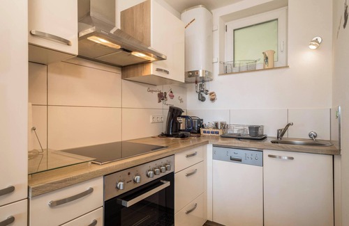 Markdorf Apartment | Apartment “Panoramablick” with Lake and Mountain View, Garden & Pool