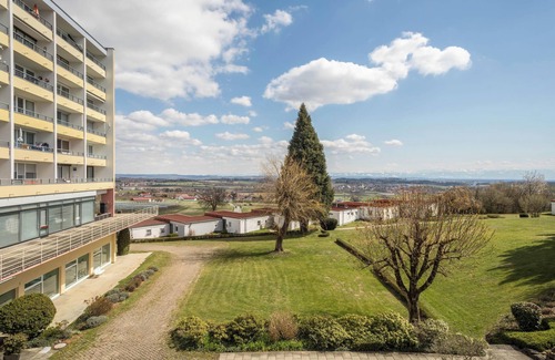 Markdorf Apartment | Apartment “Panoramablick” with Lake and Mountain View, Garden & Pool