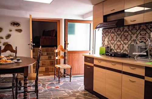 Kouroutai Apartment | Apartment 'Papoura' with Mountain View, Wi-Fi and Air Conditioning