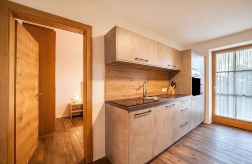 Racines Apartment | Apartment "Parigger Apt Enzian" with Mountain View, Shared Garden & Wi-Fi