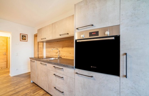Racines Apartment | Apartment "Parigger Apt Enzian" with Mountain View, Shared Garden & Wi-Fi