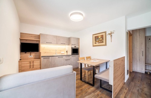 Racines Apartment | Apartment "Parigger Apt Lavendel" with Mountain View, Shared Garden & Wi-Fi
