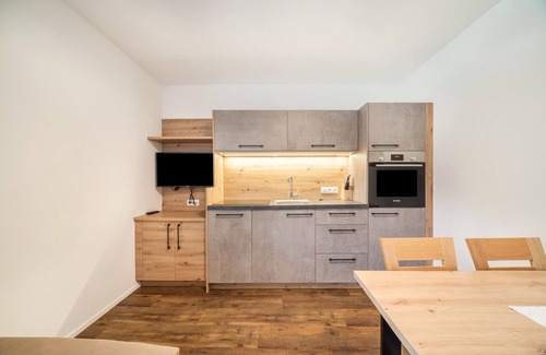 Racines Apartment | Apartment "Parigger Apt Lavendel" with Mountain View, Shared Garden & Wi-Fi