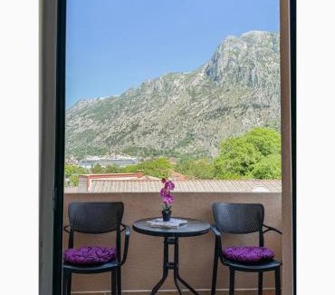 Skaljari Apartment | Apartment Pavle near the center with a view