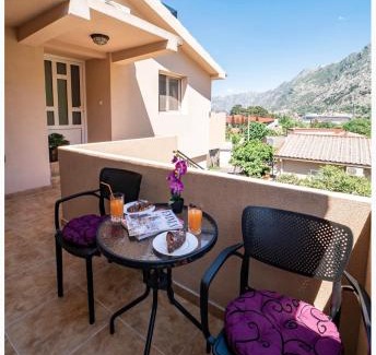 Skaljari Apartment | Apartment Pavle near the center with a view