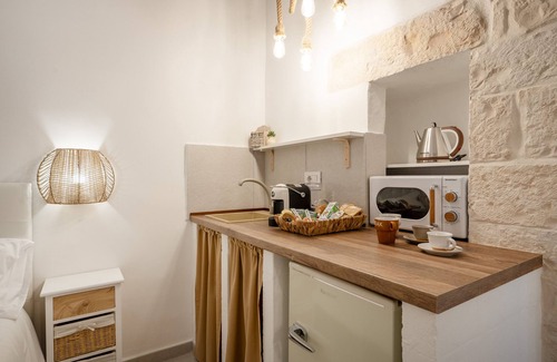 Castellana Grotte Apartment | Apartment 'Perla with SPA' with Private Terrace, Wi-Fi and Air Conditioning