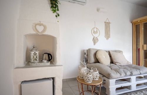 Castellana Grotte Apartment | Apartment 'Perla with SPA' with Private Terrace, Wi-Fi and Air Conditioning