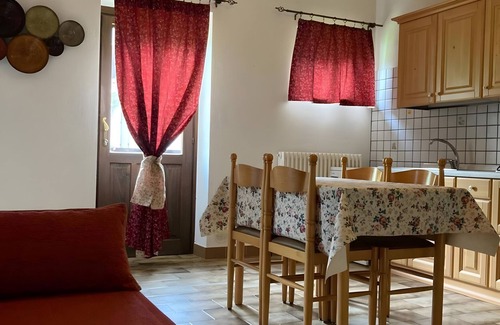 Saint-Denis Apartment | Apartment 'Pointa Neira' with Mountain View, Shared Garden and Wi-Fi