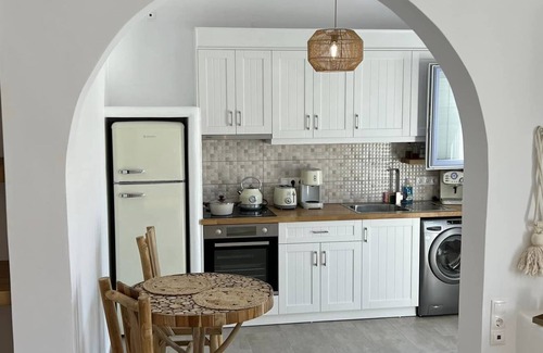 Astypalaia Apartment | Apartment "Provenzo Suite Levantis" close to the Sea with Wi-Fi