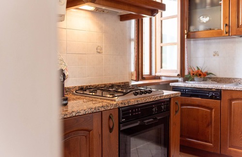 Lisciano Niccone Other | Apartment 'Pugnano Alto- Girasole' with Shared Pool, Private Terrace and Wi-Fi