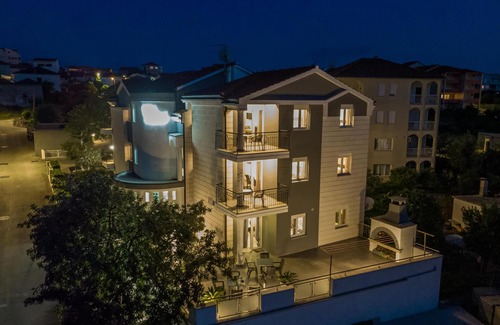 Okrug Gornji Apartment | Apartment Rafaela 220m From the Beach