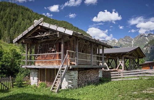 Racines Apartment | Apartment "Ratschingser Kreuz Blasighof" with Mountain View, Wi-Fi, Balcony & Garden