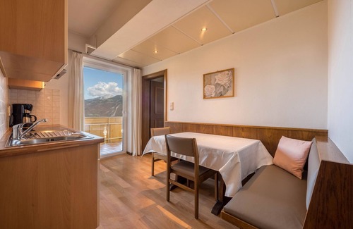 Tesimo Apartment | Apartment "Residenz Kronstein - 5" with Balcony, Garden, Mountain View & Wi-Fi