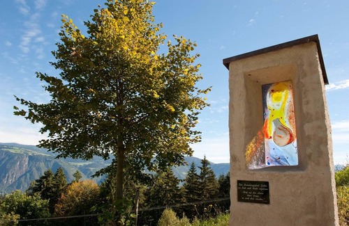 Tesimo Apartment | Apartment "Residenz Kronstein - 7" with Balcony, Shared Garden and Mountain View