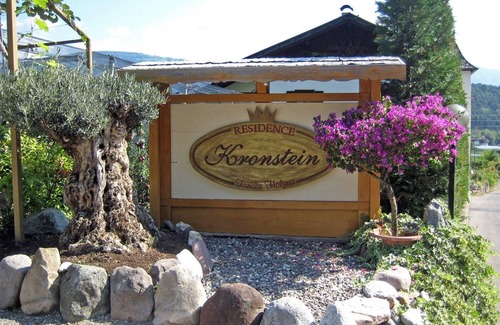Tesimo Apartment | Apartment "Residenz Kronstein - 7" with Balcony, Shared Garden and Mountain View