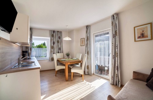 Tesimo Apartment | Apartment "Residence Alpina - Comfort Nr. 1" with Balcony & Wi-Fi