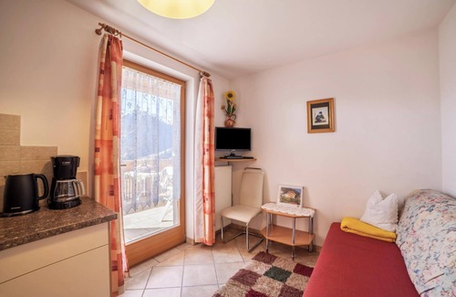 Schenna Apartment | Apartment 'Roath Hof 2' with Mountain View, Shared Pool & Wi-Fi