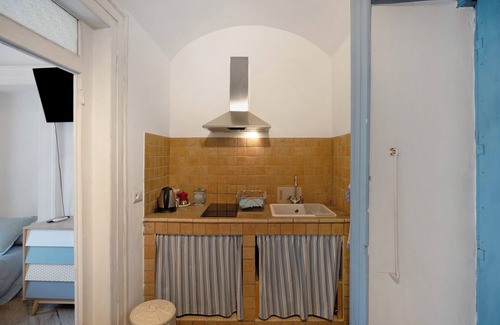 Historical Center Apartment | Apartment 'Romantico Monolocale In Pieno Centro' with Balcony, Wi-Fi and Air Conditioning