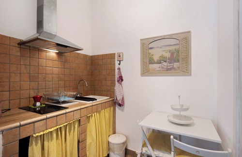 Naples City Centre Apartment | Apartment 'Romantico Vicino Al Duomo' with Wi-Fi and Air Conditioning