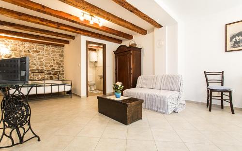 Vrbnik Apartment | Apartment & Room Antonio