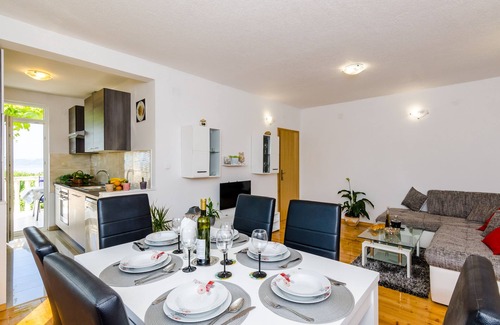 Banici Apartment | Apartment & Rooms Maždin - One Bedroom Apartment with Balcony and Sea View