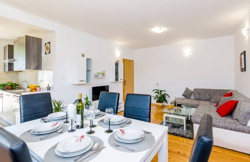 Banici Apartment | Apartment & Rooms Maždin - One Bedroom Apartment with Balcony and Sea View