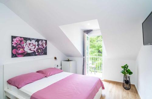 Srebreno Apartment | Apartment & Rooms Papa - Superior Double or Twin Room with Balcony and Partial Sea View Soba 1