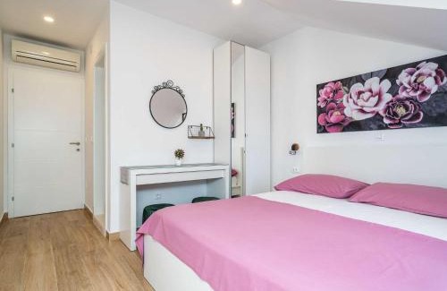 Srebreno Apartment | Apartment & Rooms Papa - Superior Double or Twin Room with Balcony and Partial Sea View Soba 1