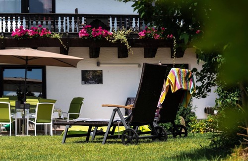 Arnetsried Apartment | Apartment Suite Bauernstube - with infrared cabin and balcony with a view of the Bavarian Forest mountain range