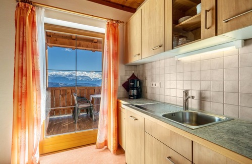 San Genesio Atesino Apartment | Apartment 'Stücklhof Wohnung Edelweiss' with Mountain View
