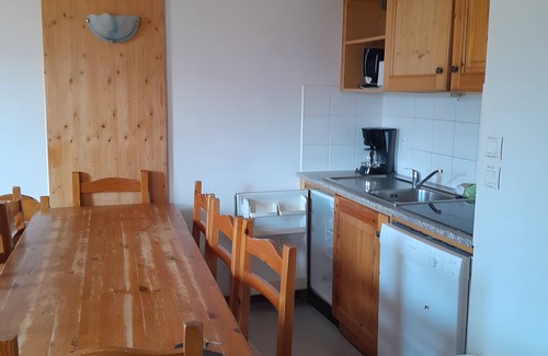 Saint-Jean-d'Arves Apartment | Apartment 'Saint-jean-d'arves' with Mountain View and Balcony