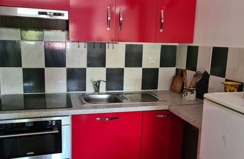 Saint-Nazaire Apartment | Apartment Saint Cyprien beach 100m from the sea