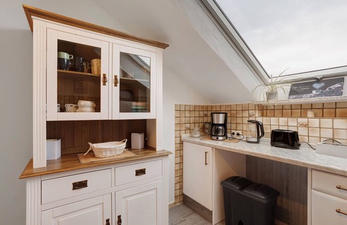 Plettenberg Apartment | Apartment 'Sara's' with Private Garden, Wi-Fi and Air Conditioning