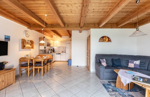Westerhever Apartment | Apartment "Schäferhof Dircks 2" with Garden & Wi-Fi