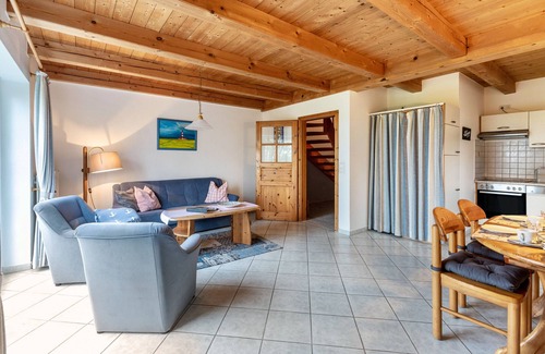 Westerhever Apartment | Apartment "Schäferhof Dircks 1" with Garden & Wi-Fi