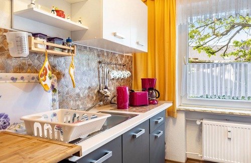 Naumburg Apartment | Apartment 'Schneeweißchen' with Private Terrace and Wi-Fi