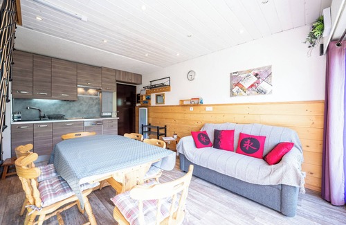 Albiez-le-Vieux Apartment | Apartment 'Schnoucky' with Mountain View, Balcony and Wi-Fi