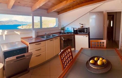 Medvinjak Apartment | Apartment sea view, Terrace, Parking near Korcula