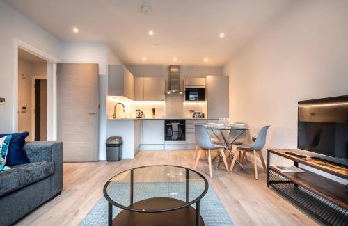 Staines House | Apartment Six Staines Upon Thames - Free Parking - Heathrow - Thorpe Park