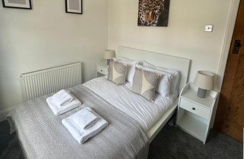 Heaton Apartment | Apartment - Sleeps 6 - Pet friendly - Parking